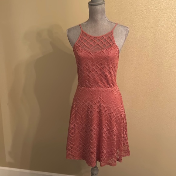Cute lace dress - Picture 1 of 3